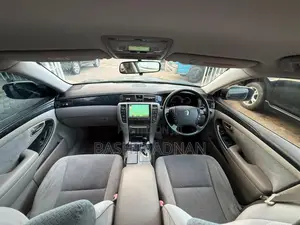 Toyota Crown 2005 Gray