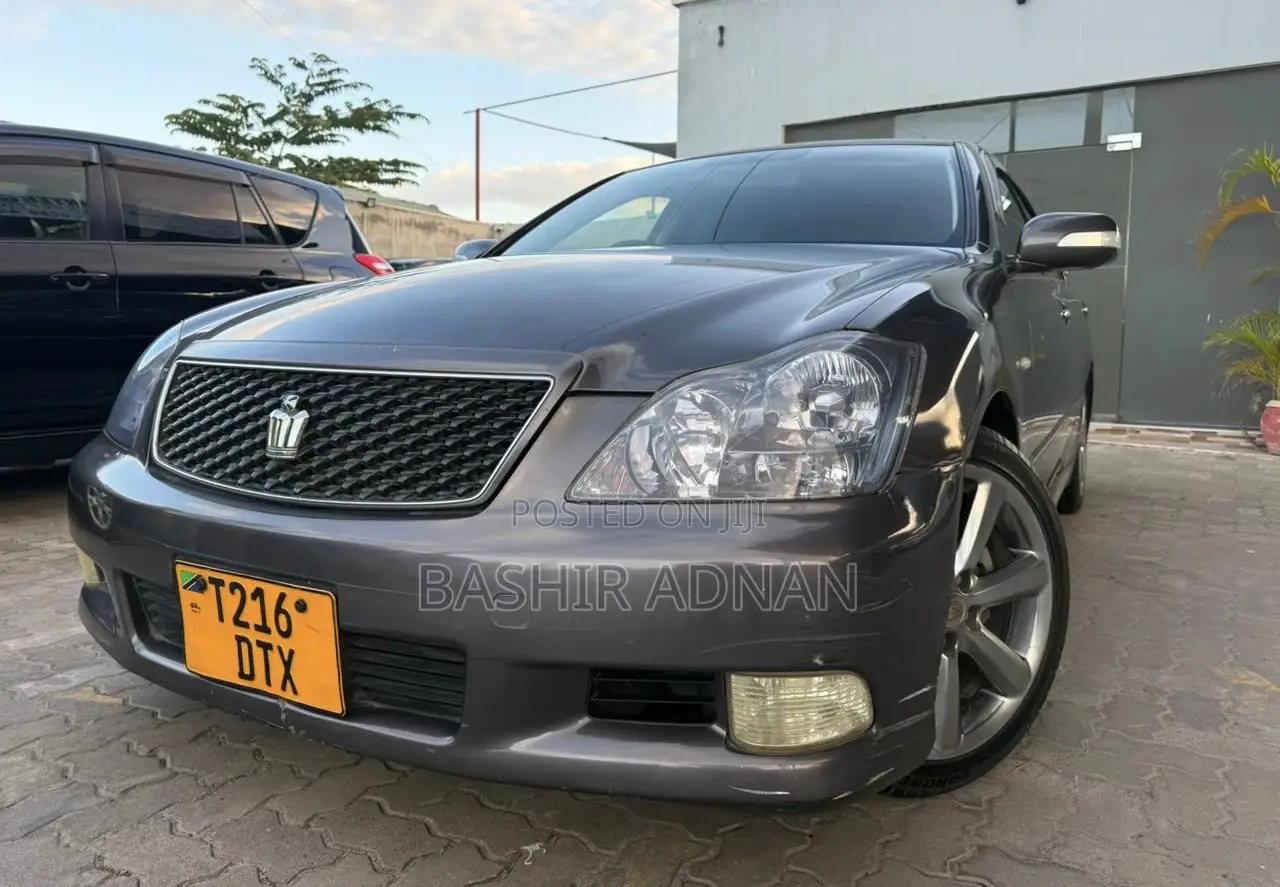 Toyota Crown 2005 Gray