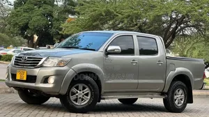 Toyota Hilux 2015 Silver