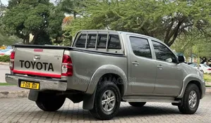 Toyota Hilux 2015 Silver