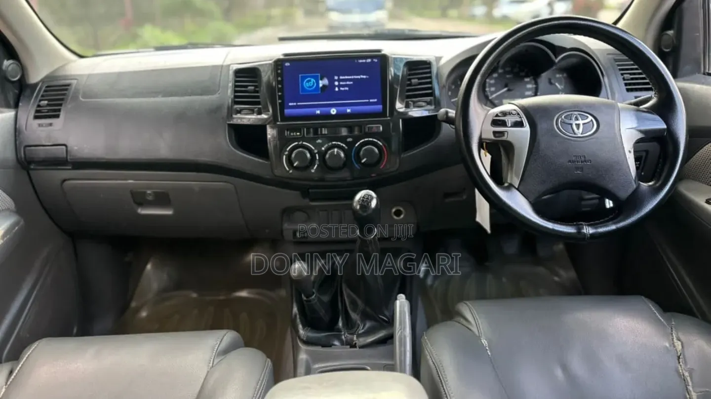 Toyota Hilux 2015 Silver