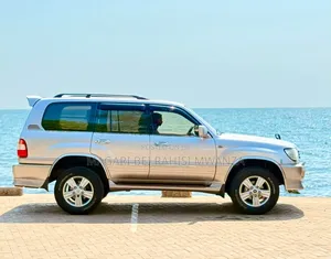 Toyota Land Cruiser 1998 White