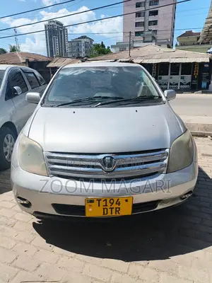 Toyota IST 2003 Silver