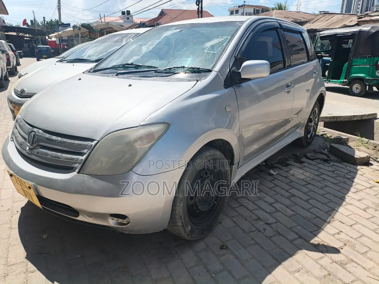Toyota IST 2003 Silver