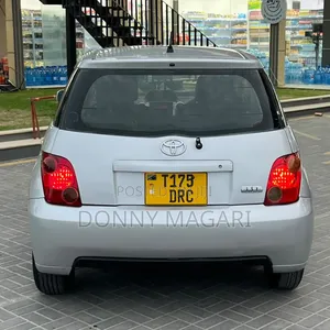Toyota IST 2004 Silver