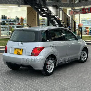Toyota IST 2004 Silver