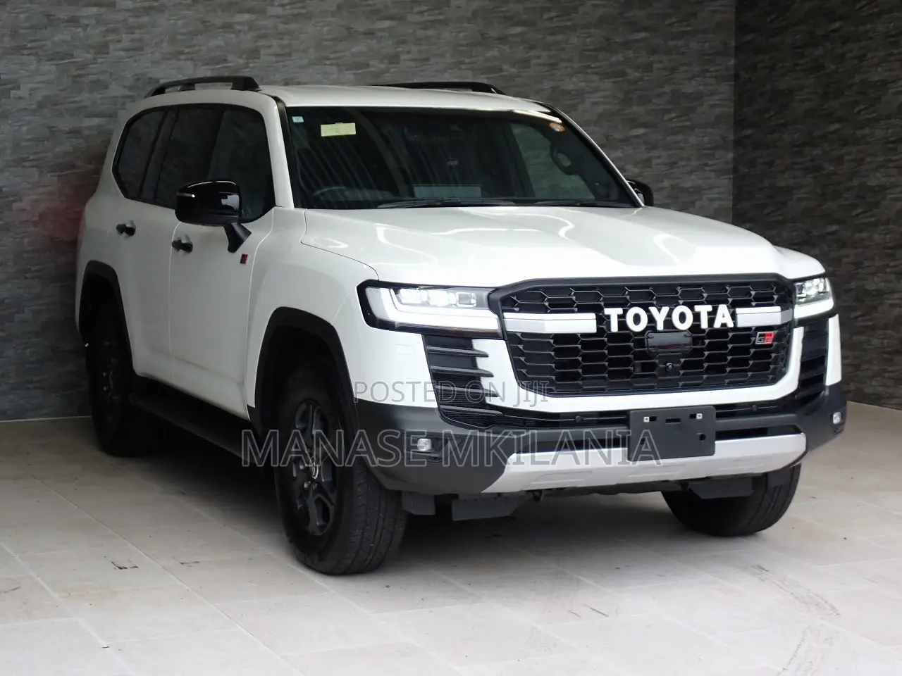 Toyota Land Cruiser LC300 2023 White