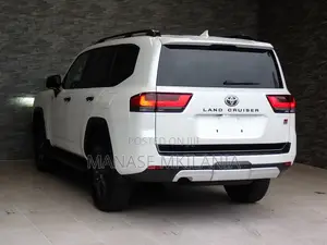 Toyota Land Cruiser LC300 2023 White