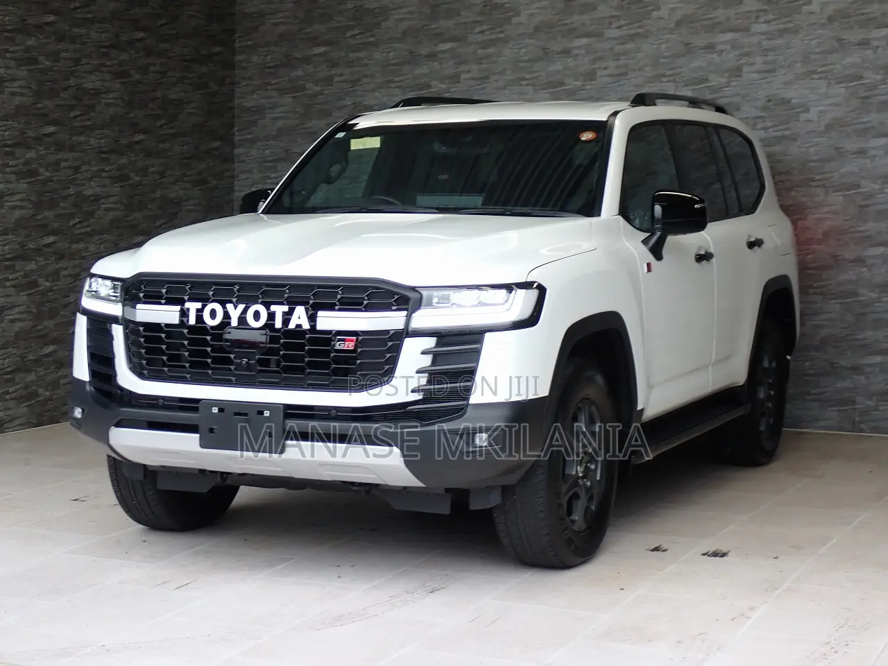 Toyota Land Cruiser LC300 2023 White