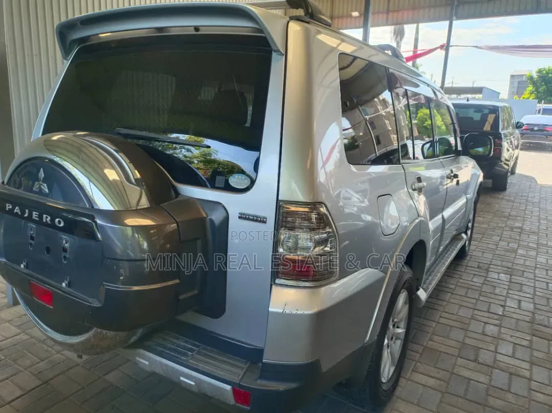 Mitsubishi Pajero 2007 Silver