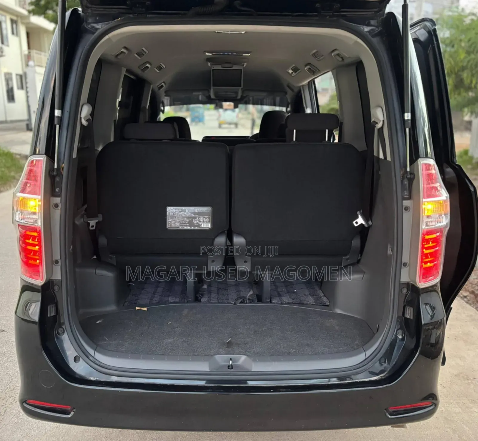 Toyota Noah 2.0 143hp AWD (7 Seater) 2008 Black