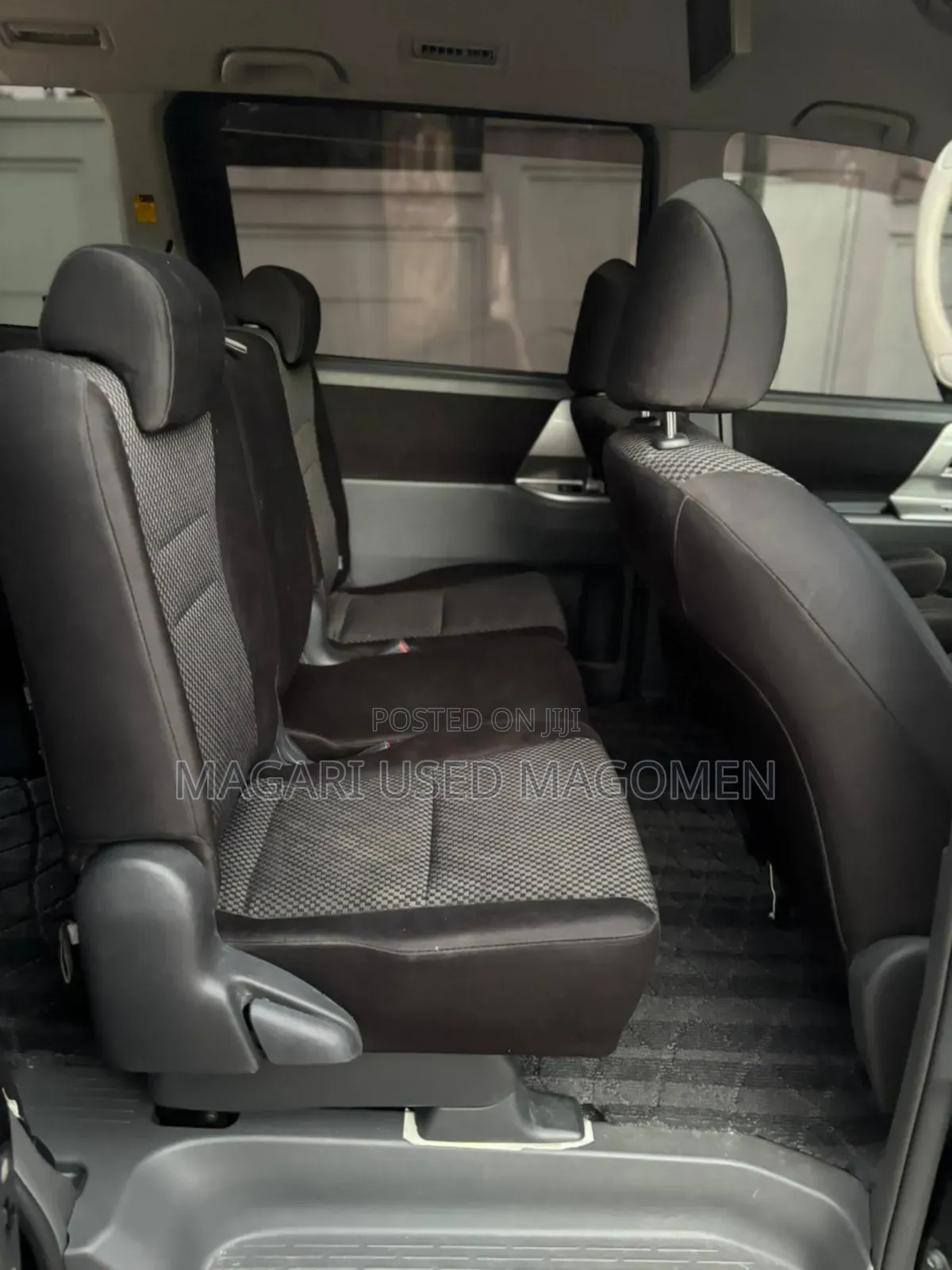 Toyota Noah 2.0 143hp AWD (7 Seater) 2008 Black