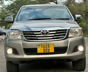 Toyota Hilux 2015 Silver