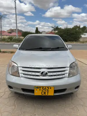 Toyota IST 2004 Silver