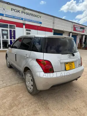 Toyota IST 2004 Silver