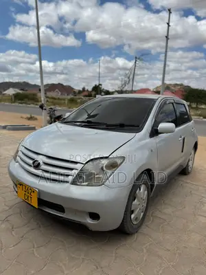 Toyota IST 2004 Silver