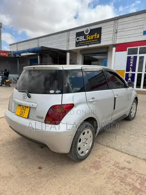 Toyota IST 2004 Silver