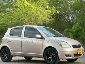 Toyota Vitz 2002 Silver