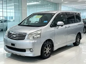 Toyota Noah 2010 Silver