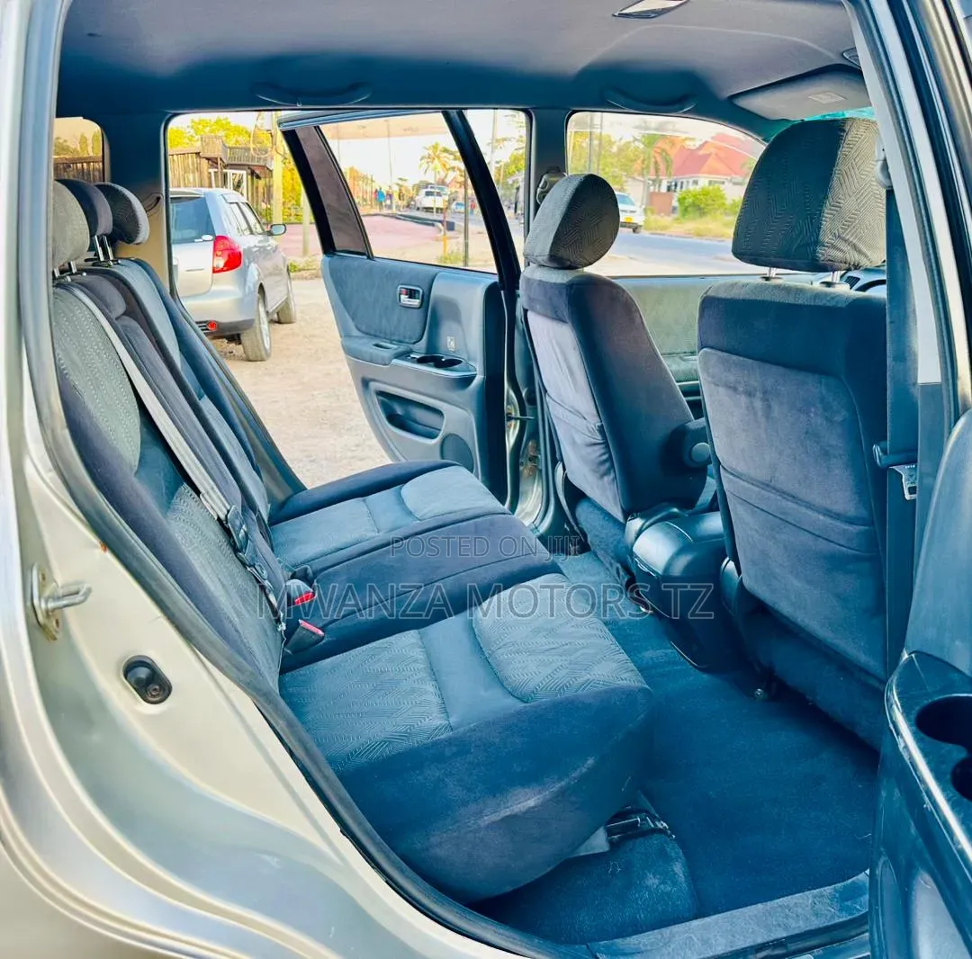Toyota Kluger 2004 Silver