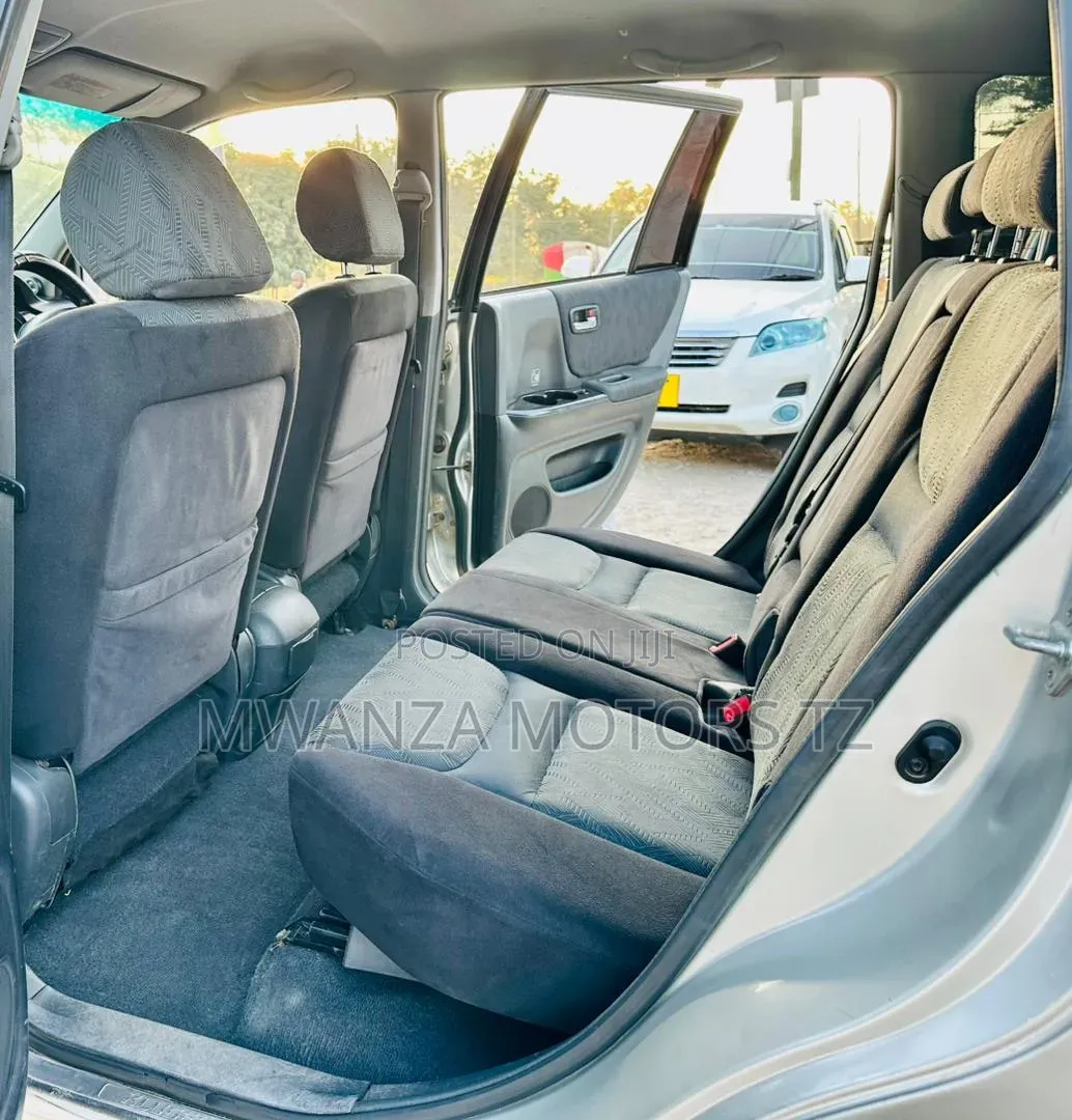 Toyota Kluger 2004 Silver