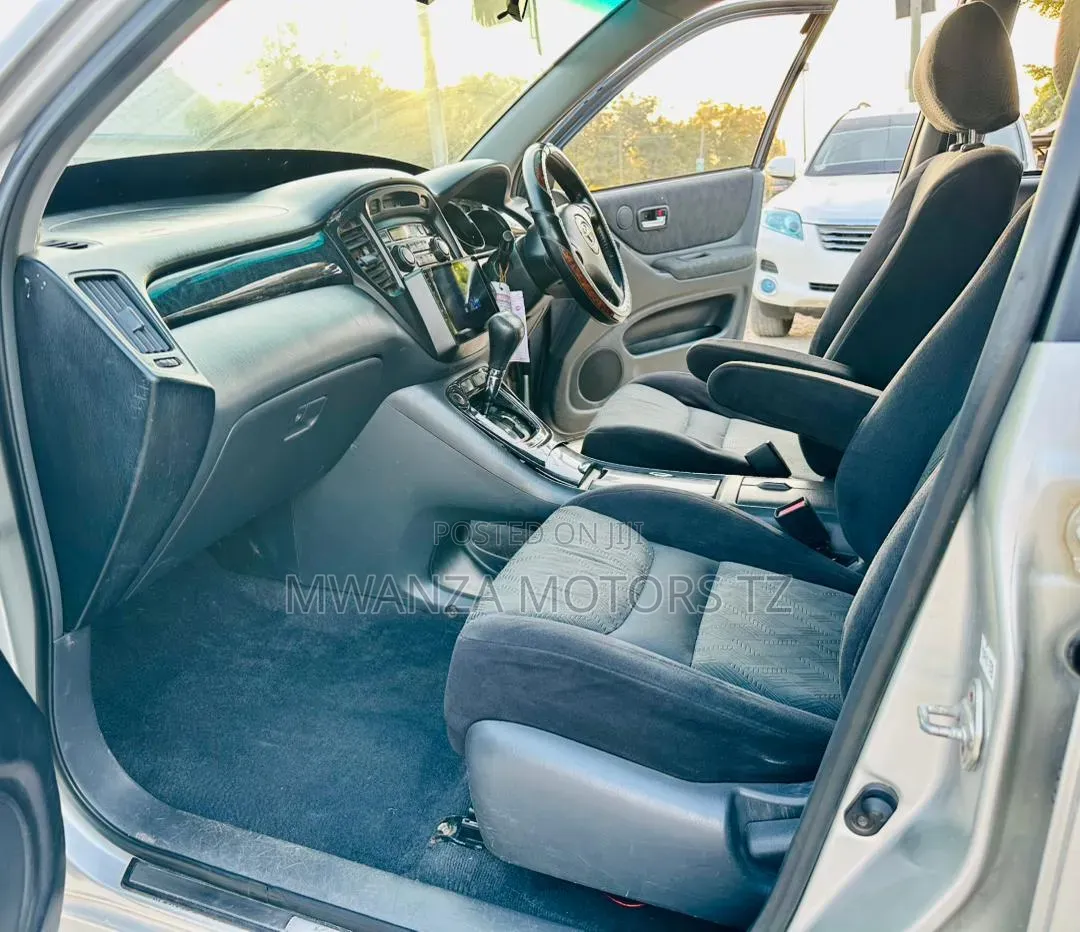 Toyota Kluger 2004 Silver