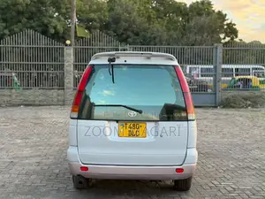 Toyota Noah 2002 Pearl