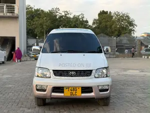 Toyota Noah 2002 Pearl
