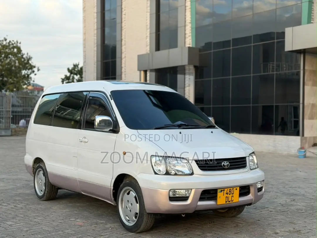 Toyota Noah 2002 Pearl