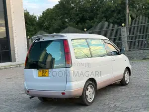Toyota Noah 2002 Pearl