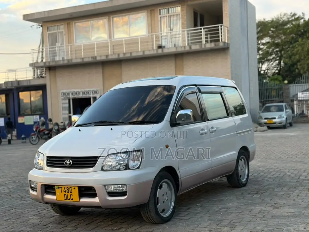 Toyota Noah 2002 Pearl