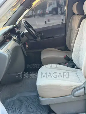 Toyota Noah 2002 Pearl