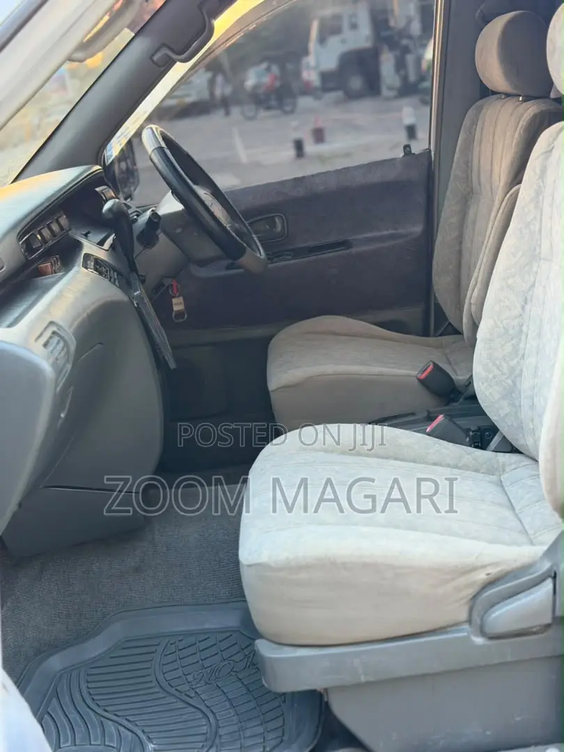 Toyota Noah 2002 Pearl
