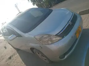 Toyota ISIS 2005 Silver