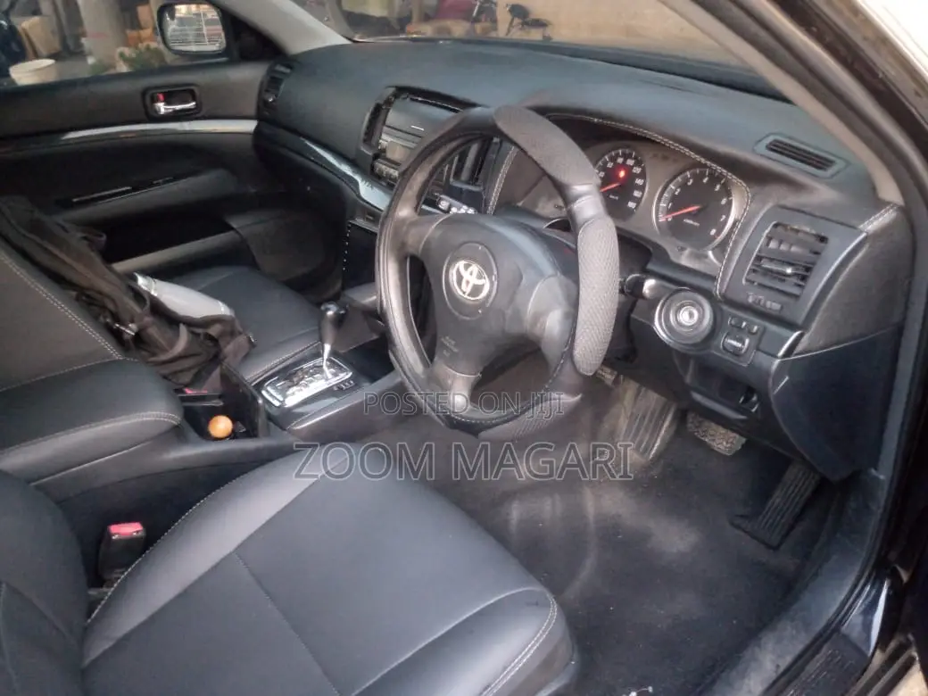 Toyota ISIS 2005 Silver