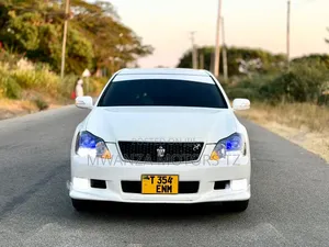 Toyota Crown 2006 White
