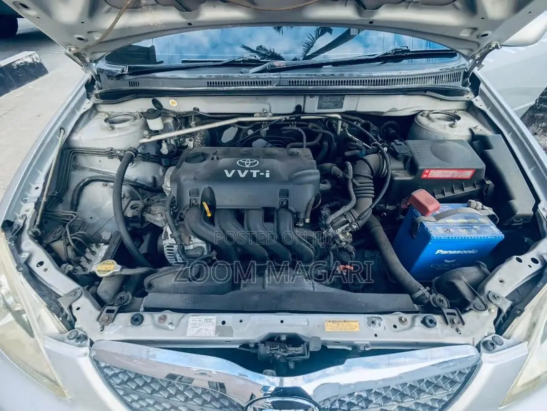 Toyota Corolla RunX 2004 Silver
