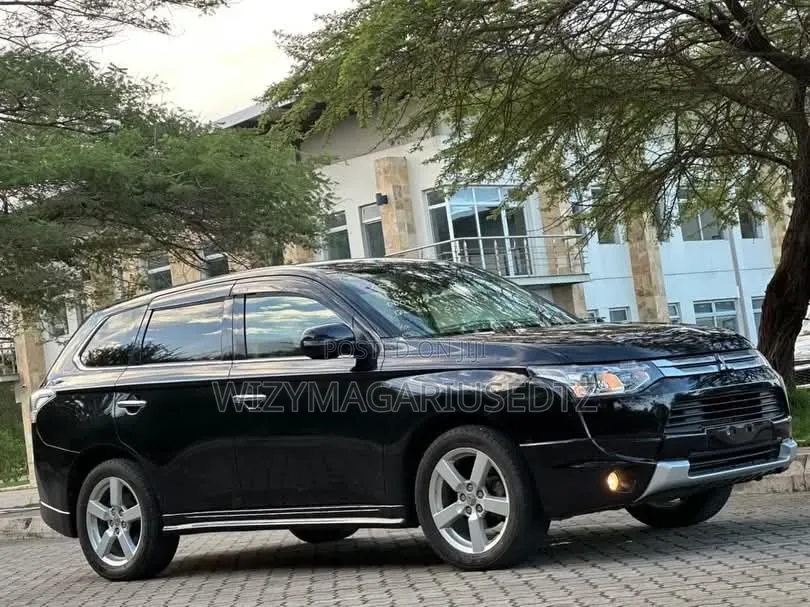 Mitsubishi Outlander 2013 Matt Black