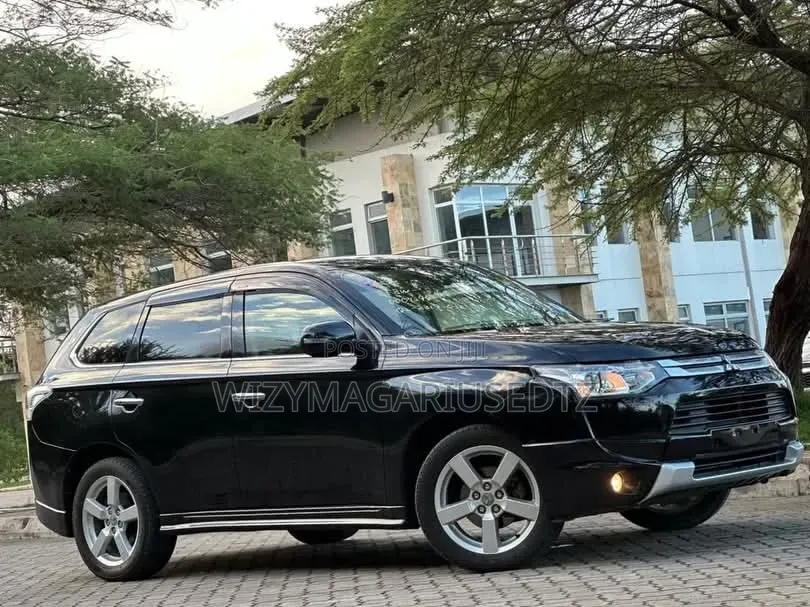 Mitsubishi Outlander 2013 Matt Black
