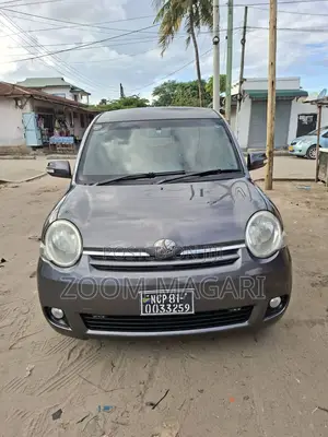 Toyota Sienta 2005 Gray