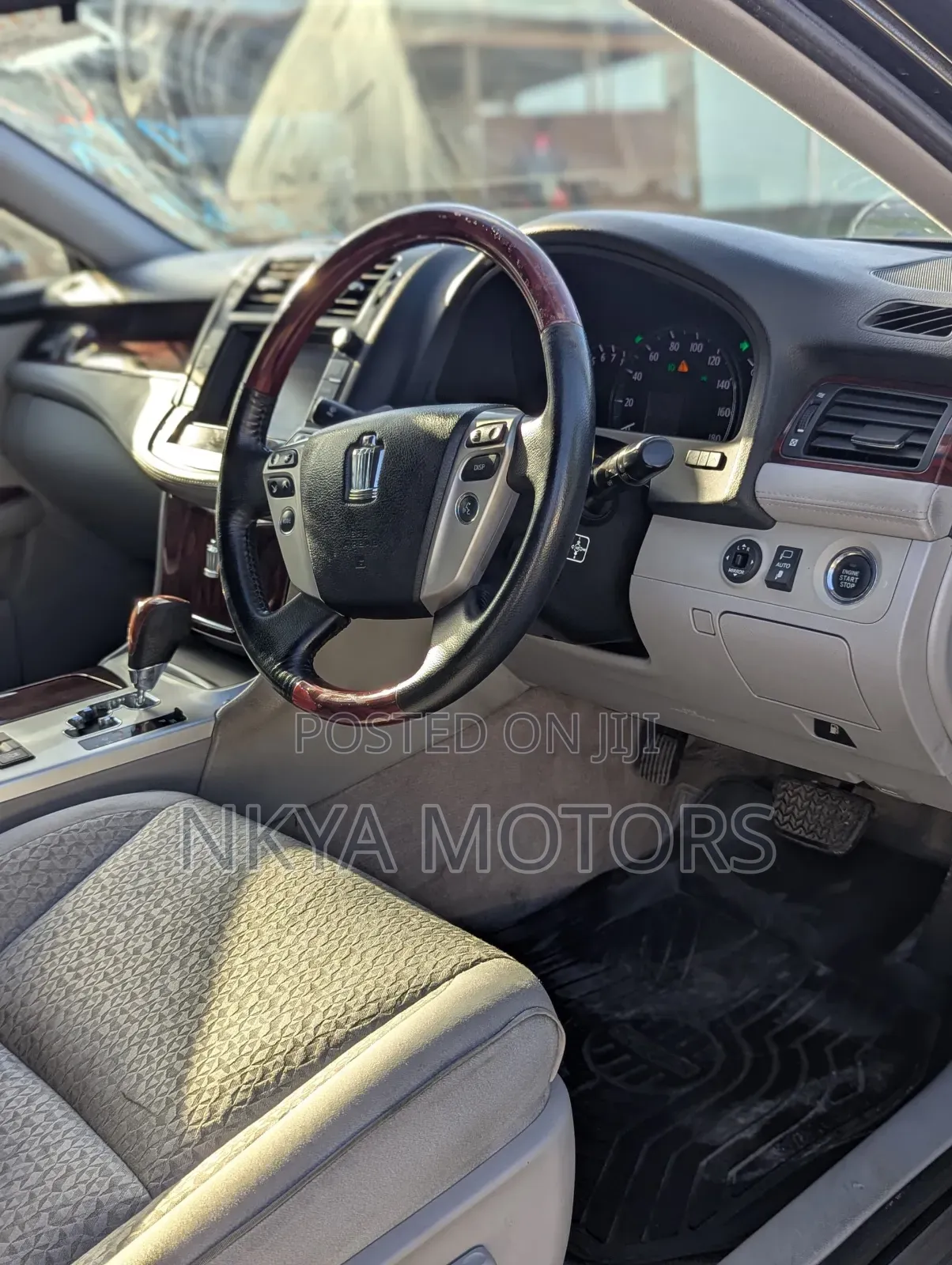 Toyota Crown 2010 Black