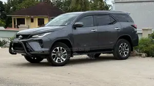 Toyota Fortuner 2024 Black