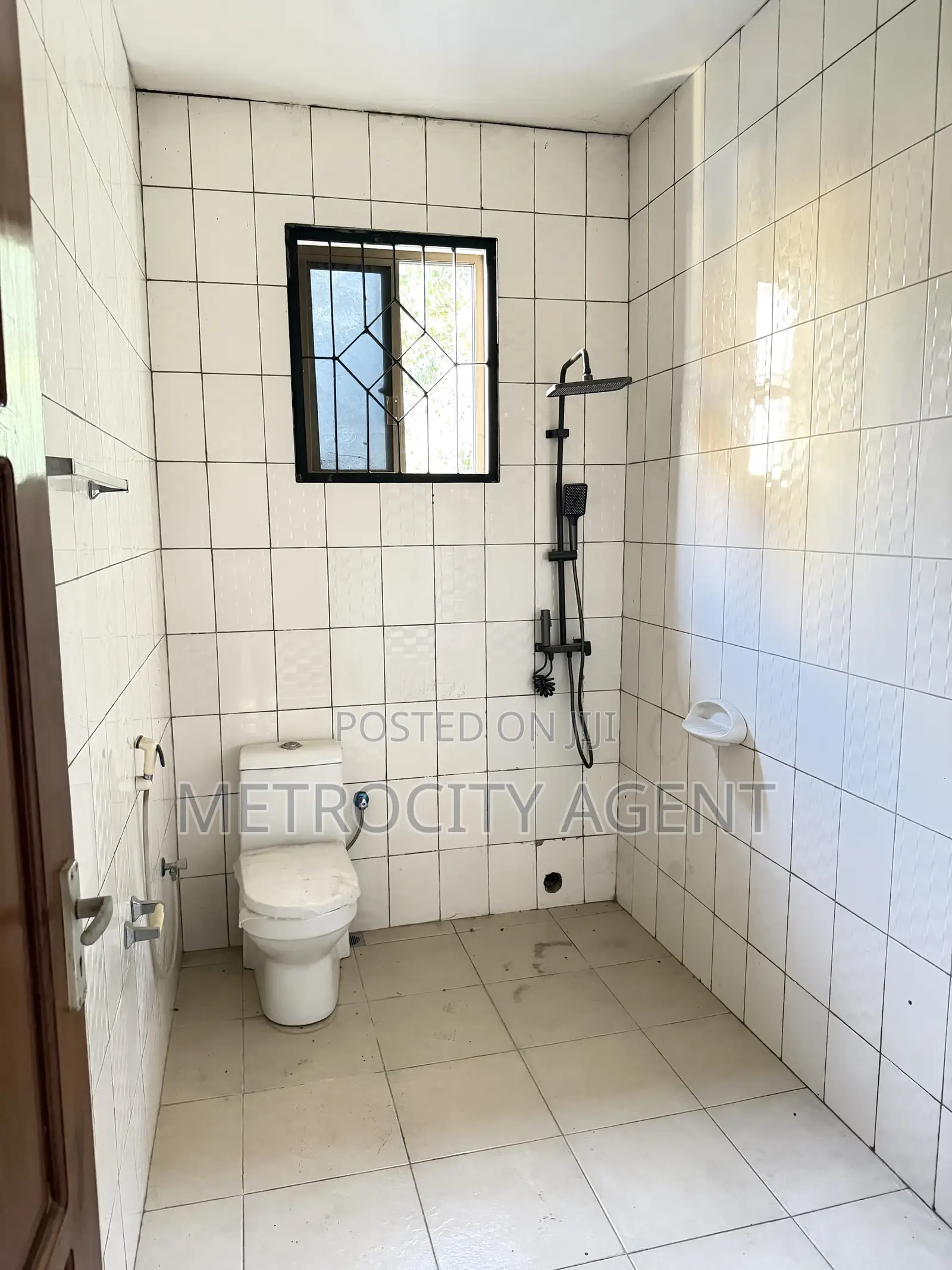 8bdrm Maisonette in Metro Estate, Mikocheni for rent