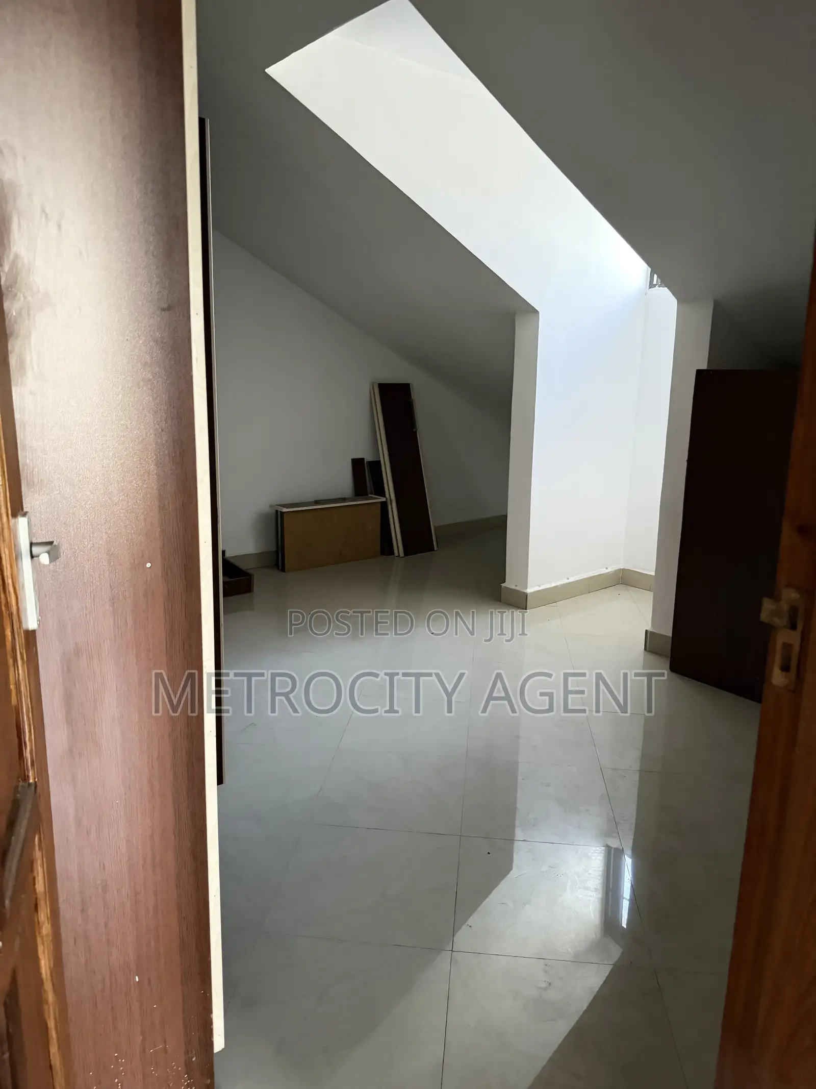 8bdrm Maisonette in Metro Estate, Mikocheni for rent