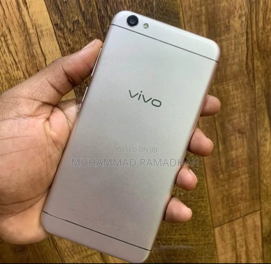 Vivo Y67 32 GB Silver