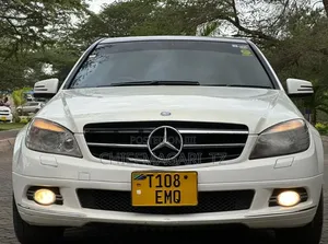 Mercedes-Benz C200 2010 Pearl