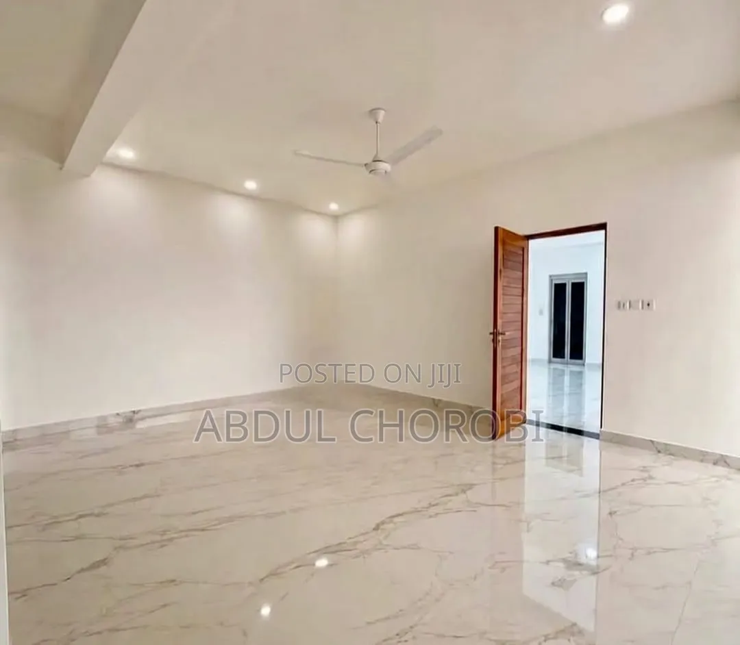 5bdrm Penthouse in Upanga East for sale