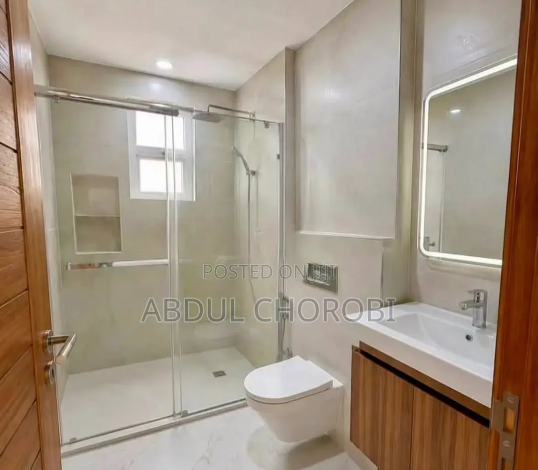 5bdrm Penthouse in Upanga East for sale