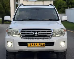 Toyota Land Cruiser 2014 Off white
