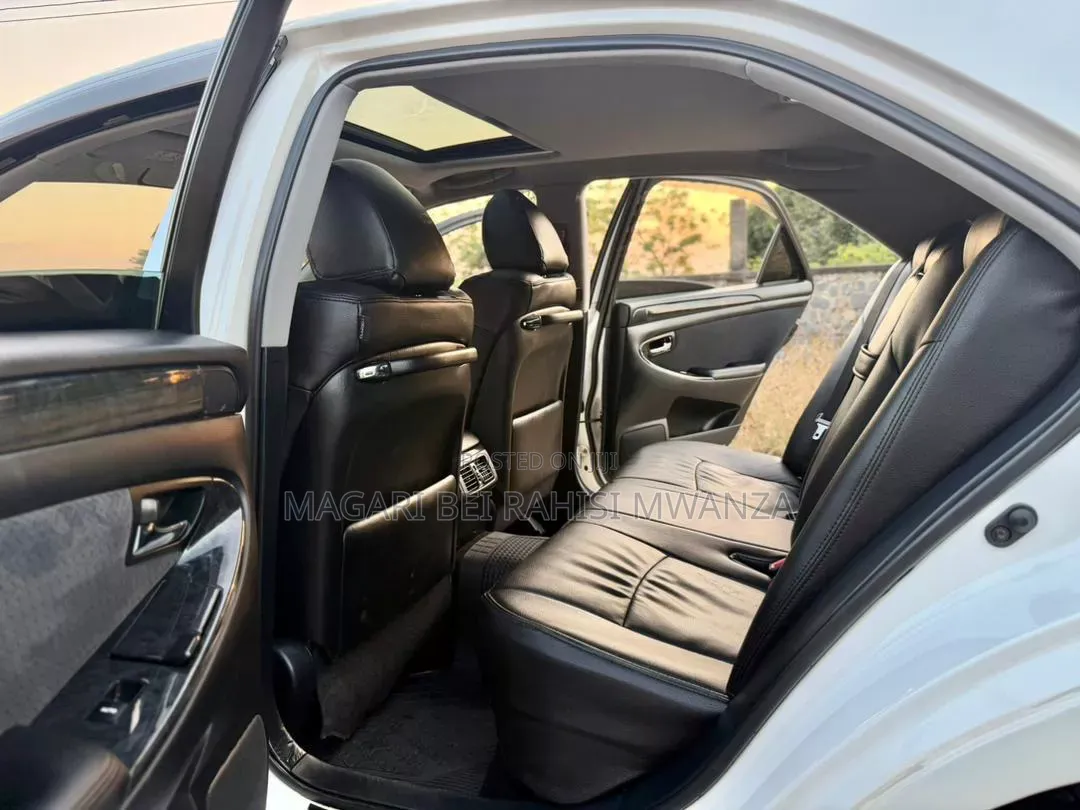 Toyota Crown 2007 White